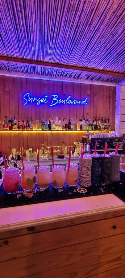 Sunset Boulevard Hotel Qeparo Exterior photo